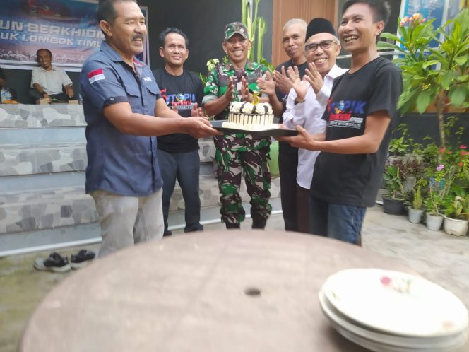 
 Kepala Biro Media Topik Terkini khairil kadri bersama Ketua PWI Lotim, Kepala Dinas Kominfo, humas polres dan Perwakilan TNI