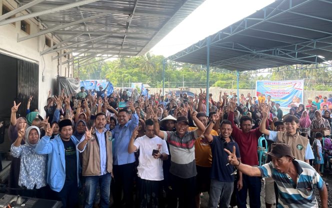 
 Relawan Pengusaha Mudan Nasional (Repnas) dan ratusan Pengusaha Tembakau dan Petani di Sakra Timur mendeklarasikan dukungan ke Paslon nomor urut 2 Prabowo - Gibran. Sabtu, 10 Februari 2024