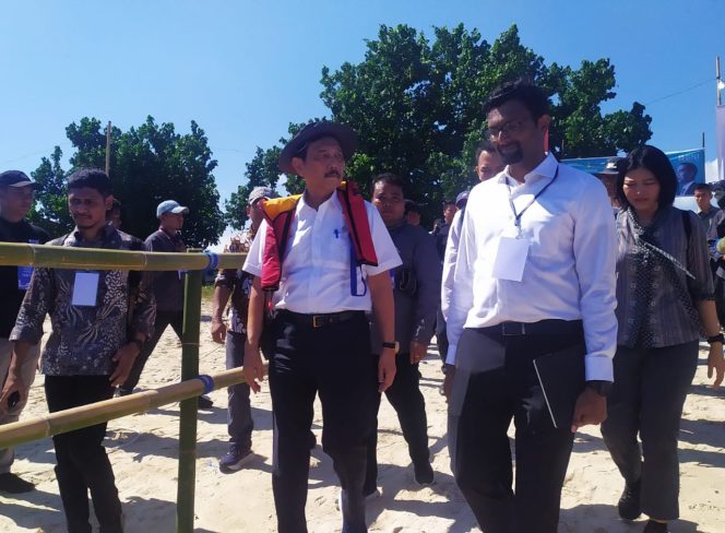 
 Menteri Koordinator Bidang Kemaritiman dan Investasi (Menko Marves) RI, Luhut Binsar Pandjaitan meresmikan secara langsung industri hilirisasi rumput laut di Teluk Ekas, Dasa Ekas Buana, Kecamatan Jerowaru, Lotim, Kamis (29/2/24).