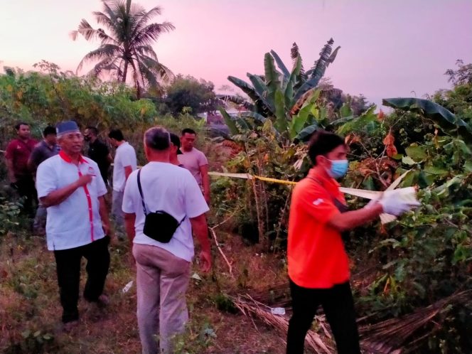 
 Dokumen, Aparat kepolisian Polres Lombok Timur Saat melalukan oleh Kejadian Perkara korban pembunuhan siswa sekolah dasar yang ada di wilayah desa rumbuk kecamatan sakra