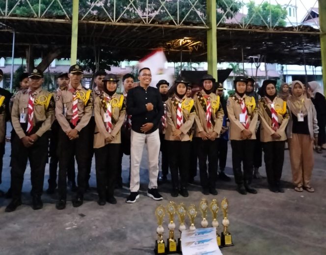 
 Tim pramuka MAN 1 Lombok Timur yang berhasil membawa Tujuh juara di UNHAM Pancor yang digelar pada 22 sampai dengan 25 pebruari kemarin.