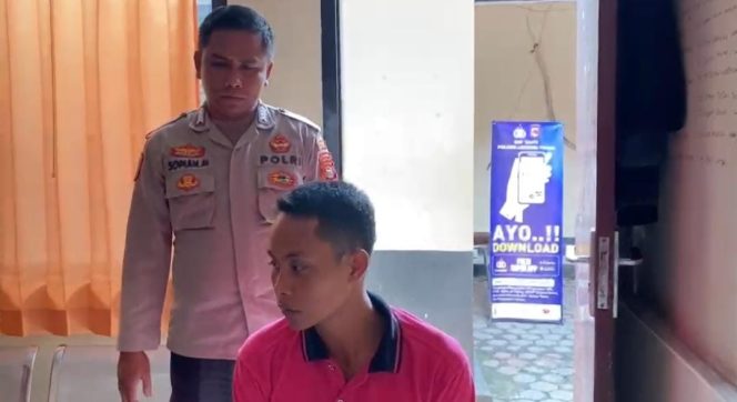 
 Foto, Parmin,( 26 Tahun) Laki laki, wiraswasta Alamat Gubuk Bangket Desa Bungtiang Kecamatan Sakra Barat sedang di introgasi aparat kepolisian Resort Lombok Timur