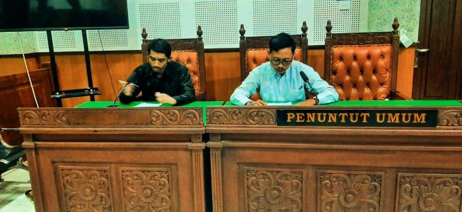 
 Foto, Kuasa Hukum penggugat Rato Eko Hendriyadi saat menjalani sidang Gugatan Terhadap PT Bank BPR NTB kemarin.