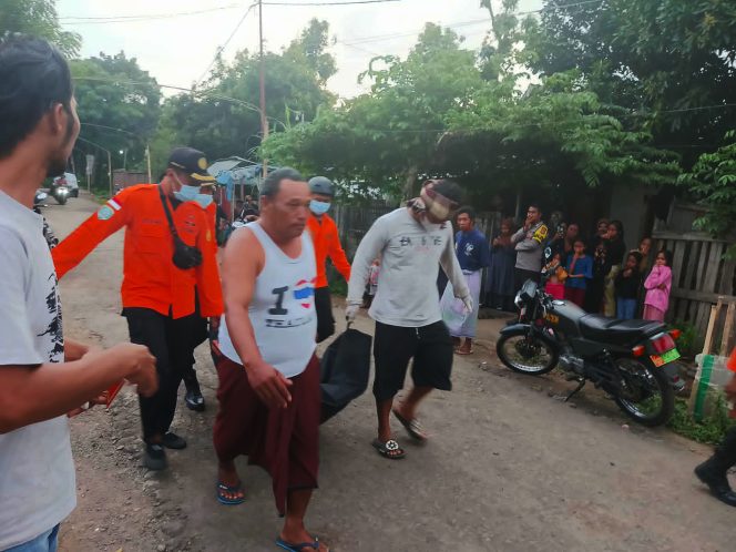 
 Robian F (43) warga Seruni Mumbul,Kecamatan Pringgabaya Lombok Timur ditemukan tewas di kamar rumahnya dalam kondisi cukup mengenaskan,Minggu (7|4) sekitar pukul 15.30 wita.