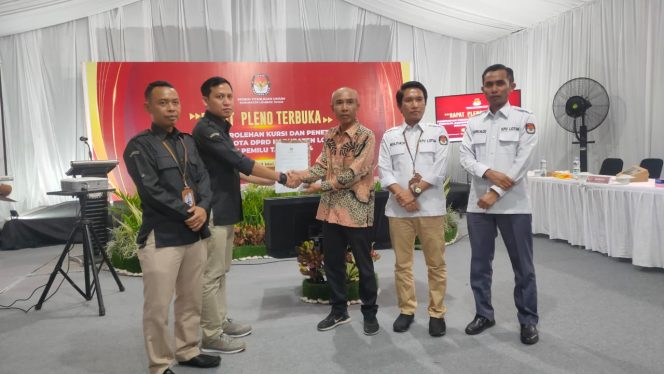 
 Foto:Komisi Pemilihan Umum (KPU) Kabupaten Lombok Timur gelar rapat Pleno terbuka penetapan jumlah kursi, dan calon terpilih anggota Dewan Perwakilan Daerah (DPRD), Kabupaten Lombok Timur dalam Pemilu 2024.