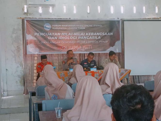 
 FWMO Lotim Adakan Penguatan Nilai Kebangsaan dan Ideologi Pancasila di SMAN 1 Terara