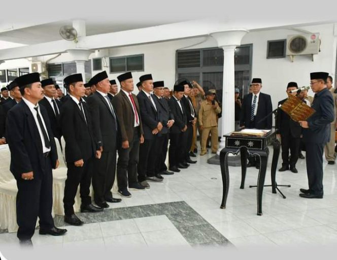 
 Penjabat (Pj) Bupati Lombok Timur, HM. Juaini Taofik secara resmi mengukuhkan dan melantik kembali 88 Kepala Desa Priode 2018 – 2024 menjadi kepala desa kembali untuk perpanjangan masa jabatan 2 (dua) tahun kedepan.