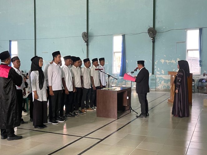
 Foto : Sebanyak 15 petugas Panwaslu Kelurahan/Desa (PKD)  se-Kecamatan Jerowaru dilantik pada hari Sabtu (,01/06).