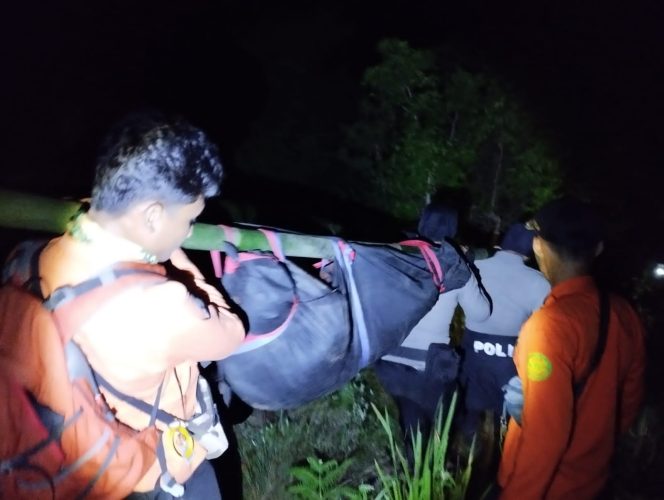 
 Foto : Seorang warga negara asing (WNA) asal Swiss diduga terjatuh dan tewas di jurang pendakian Anak Dara Desa Sembalun Lawang Kecamatan Sembalun Kabupaten Lombok Timur, Sabtu (01/06/2024) siang kemarin.