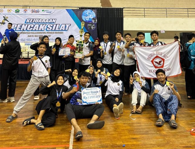 
 Foto : Siswa Man 1 Lotim yang berhasil meraih juara umum silat tingkat Nasional yang digelar di malang.