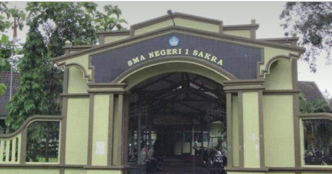 
 Ratusan Wali Murid Siap Geruduk SMAN 1 Sakra, Protes Zonasi Sekolah Yang Buruk