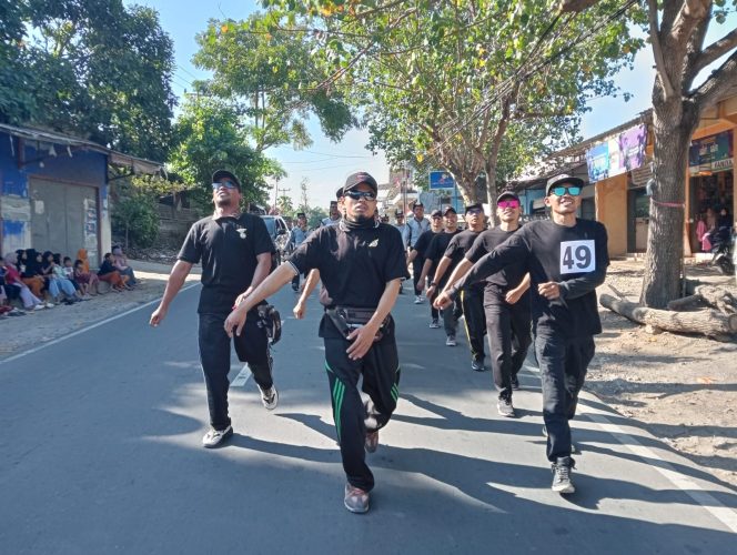 
 Foto : Panwascam Sakra Barat bersama PKD mengikuti Lomba Gerak Jalan Tepat Waktu untuk memeriahkan HUT RI Ke 79 yang dilaksanakan pada hari Senin ( 12/08).