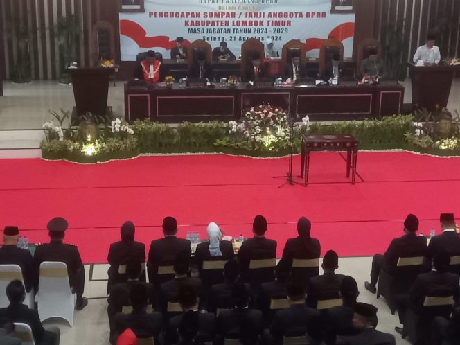 
 Semoga Amanah, 50 Anggota DPRD Terpilih Resmi Diambil Sumpah