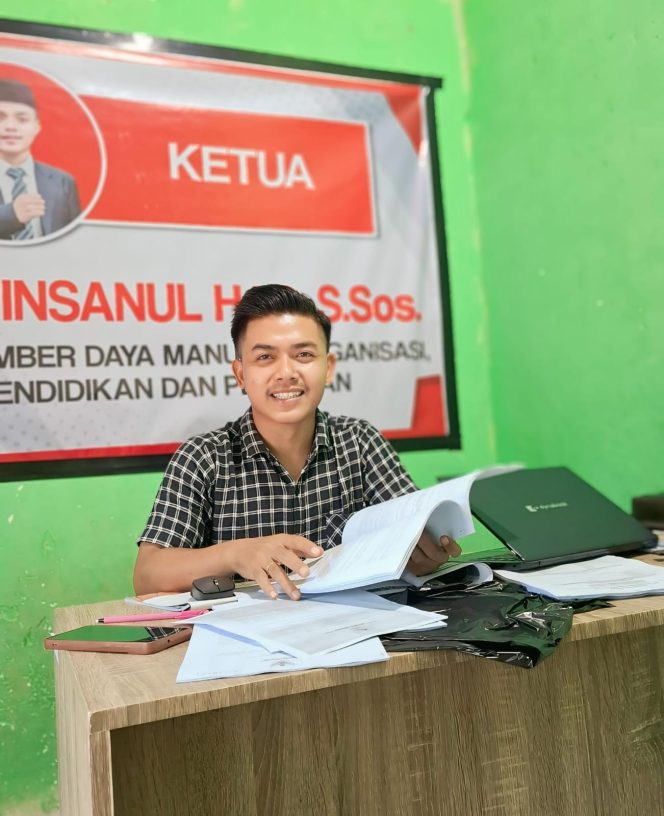 
 Foto : Ketua Panwascam Sakra Barat Zikri Insanul Haq 