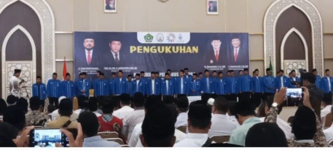 
 Zamroni Aziz Lantik Pengurus APRI NTB Dan Berikan Penghargaan Pada Kades dan Lurah Se NTB