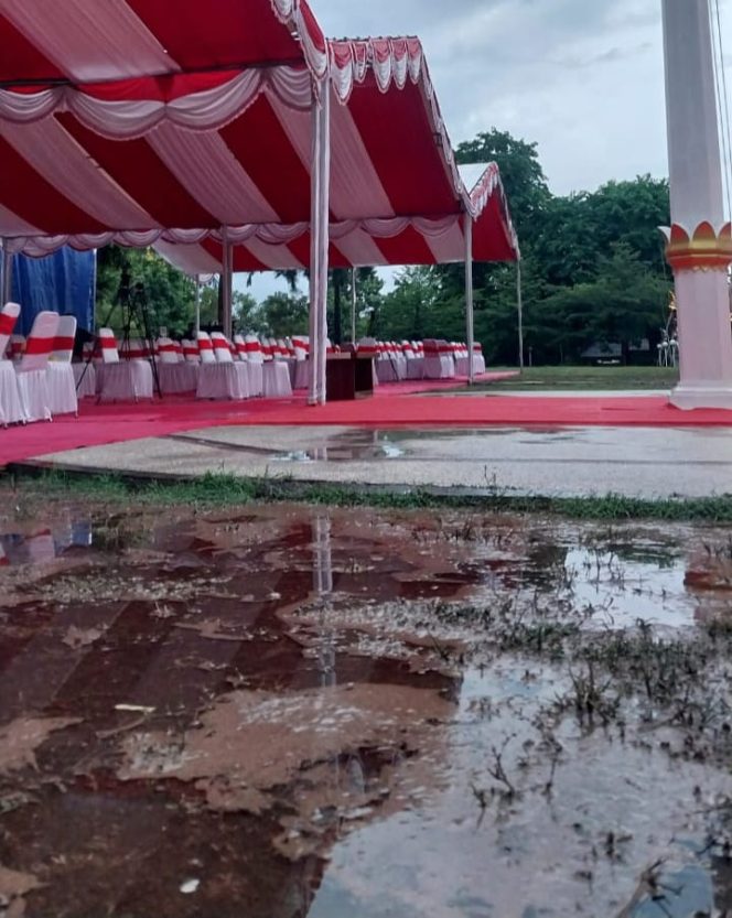 
 Foto : Kondisi lokasi debat Cabub dan Cawabub Lombok Timur yang berlokasi di Halaman Kantor Bupati Lombok Timur (30/10) kemarin.