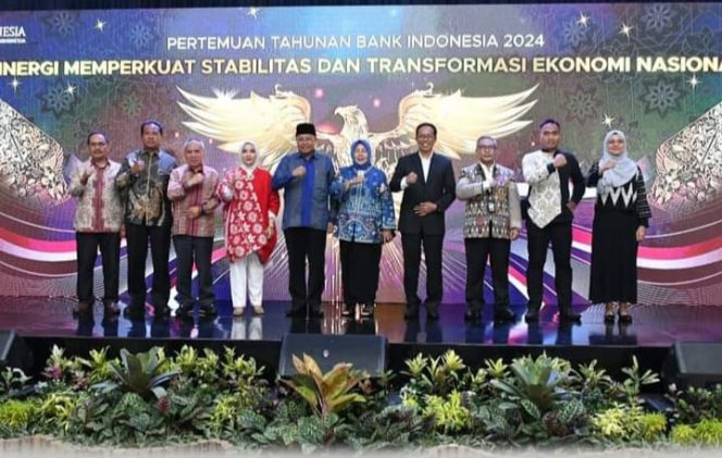 
 Pemda Lotim Terima Penghargaan Sebagai Mitra Strategis Terbaik