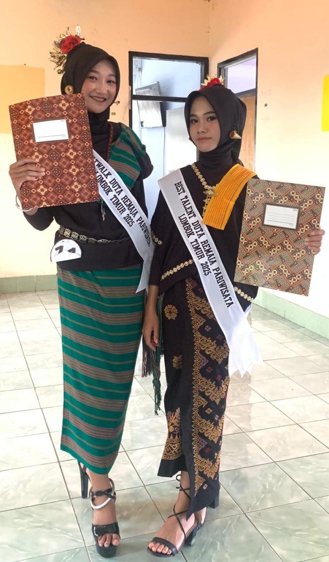 
 Foto : Nabila Zahra Maulida XE meraih prestasi Best Catwalk Duta Remaja Pariwisata Lotim 2025 dan mendapatkan golden tiket ke tingkat provinsi. Selain itu, Linda Mardiani XC berhasil meraih Best Ralent Duta Remaja Pariwisata Lombok Timur 2025.
