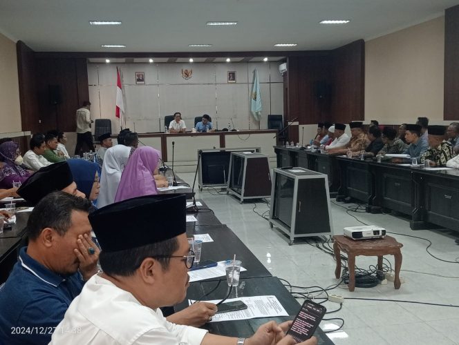 
 Isi Kekosongan, PJ Bupati  Serahkan 93 SK PLT