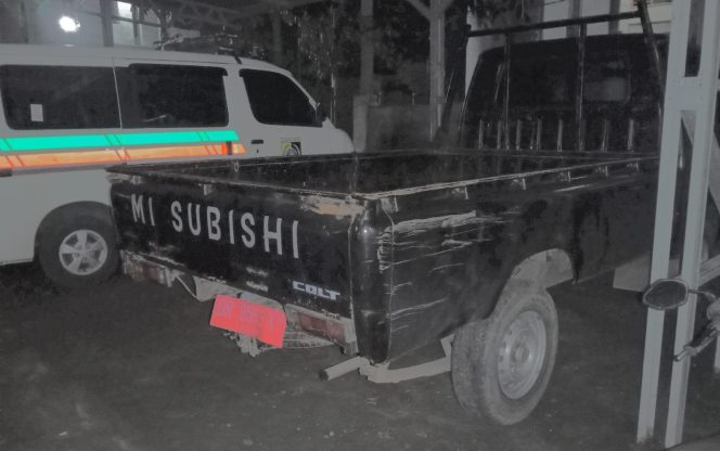 
 Foto : Inilah Kendaraan Angkutan Sampah Desa Rensing Raya yang disebut sempat digadai. Dan Satu Lagi Ambulance yang sering ditemukan di tempat hiburan