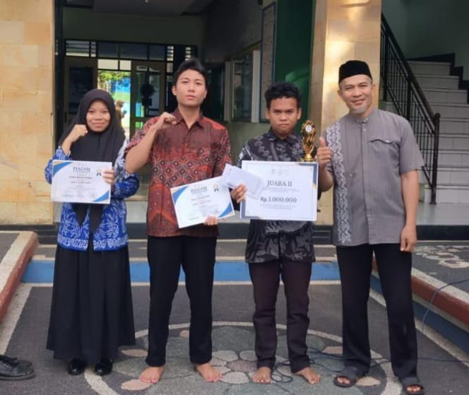 
 Ikuti Olimpiade Digniti, Tiga Siswa MAN 1 Lotim Raih Prestasi Juara