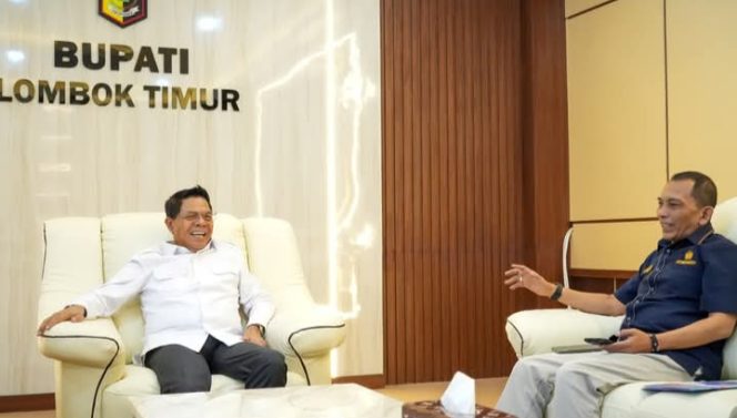 
 Foto : Bupati Lombok Timur H Haerul Warisin bersama Kepala KPPN Selong Gatot Setio Harijono