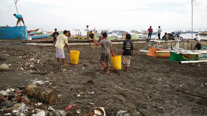 
 Foto : Inilah kondisi pasar Tanjung Luar pada sore hari yang digugat oleh warga setempat yang mengaku sebagai Ahli Waris