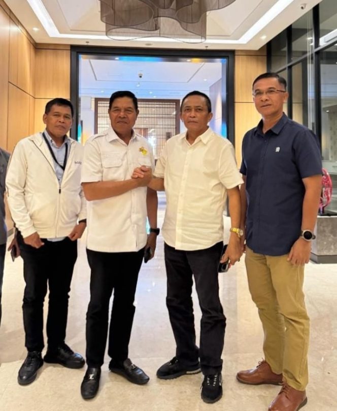 
 Foto : Bupati Lombok Timur (Lotim), H. Haerul Warisin, dan Bupati Lombok Tengah (Loteng), H. Pathul Bahri, melakukan pertemuan di Hotel Prime Park, Kota Mataram, Rabu (25/6/2025) malam.
