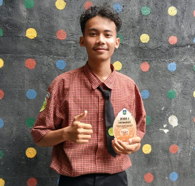 
 Foto : salah satu siswa MAN 1 Lotim M Muzayian Habibi siswa kelas X IPA ini berhasil meraih juara 1
