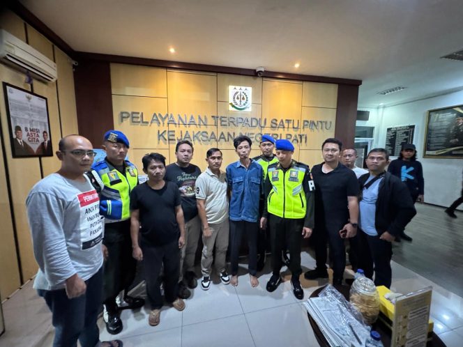 
 Foto : Tim Kejaksaan Negeri Lombok Timur menangkap terpidana Kasus pangan 2023 di Pati Jawa Tengah