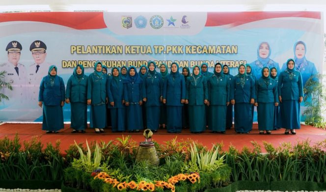 
 Ketua TP PKK, Bunda PAUD, serta Bunda Literasi Kecamatan dan Kelurahan/Desa se-Lotim Dikukuhkan