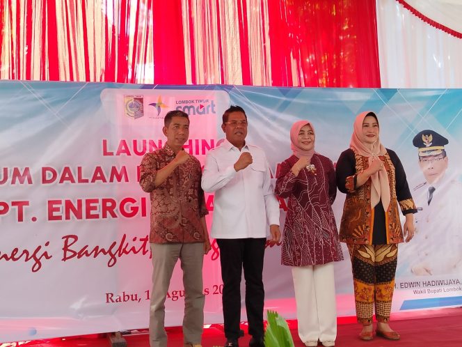 
 Foto : Bupati Lombok Timur H Haerul Warisin bersama Direktur PT Energi Selaparang Joyo Supeno meresmikan PT Asel Pada hari rabu (13/08).