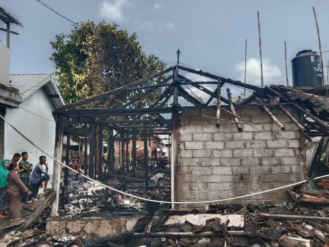 
 Diduga Akibat Konsleting Listrik, Rumah di Sakra Barat Ludes Terbakar