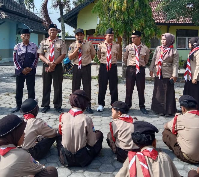 
 UPTD dan Camat Sakbar Resmi Lepas 10 Regu Ikuti Jambore di Lemor