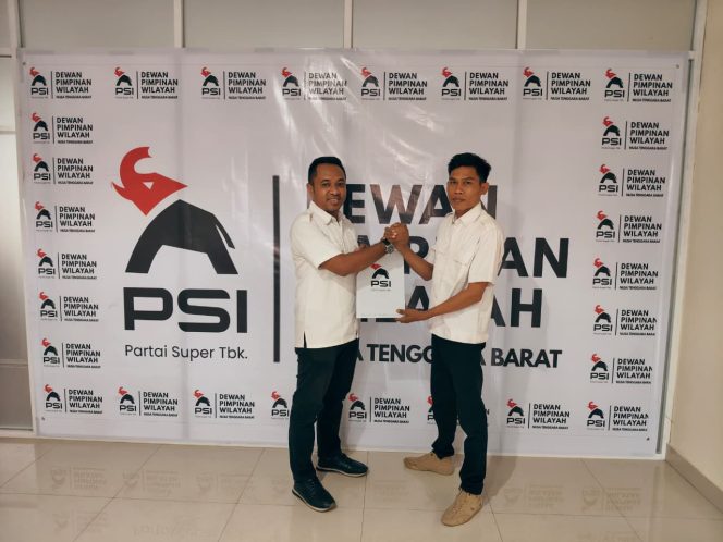 
 Foto : jumawardi dengan sapaan akrab Gatuk Wd, resmi menahkodai Partai Solidaritas Indonesia DPD Kabupaten Lombok Timur sebagai Ketua Pada Tanggal 1 November 2025 setelah menerima SK PSI pusat melalui DPW PSI Provinsi NTB