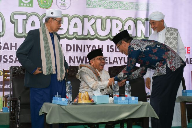
 Wabup Lotim Ajak Santri Tetap Semangat dan Jaga Kekompakan