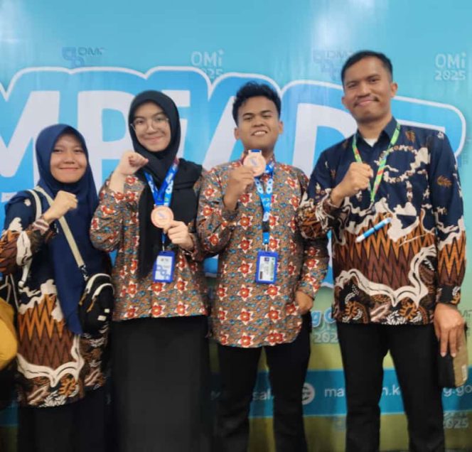 
 Dua Siswa MAN 1 Lotim Raih Prestasi Nasional di Olimpiade Madrasah Indonesia 2025