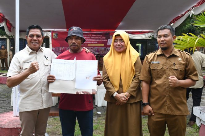 
 Foto : Bupati Lombok Timur H Haerul Warisin secara resmi meluncurkan bantuan usaha mikro untuk 31 ribu masyarakat pada hari senin (24/11)