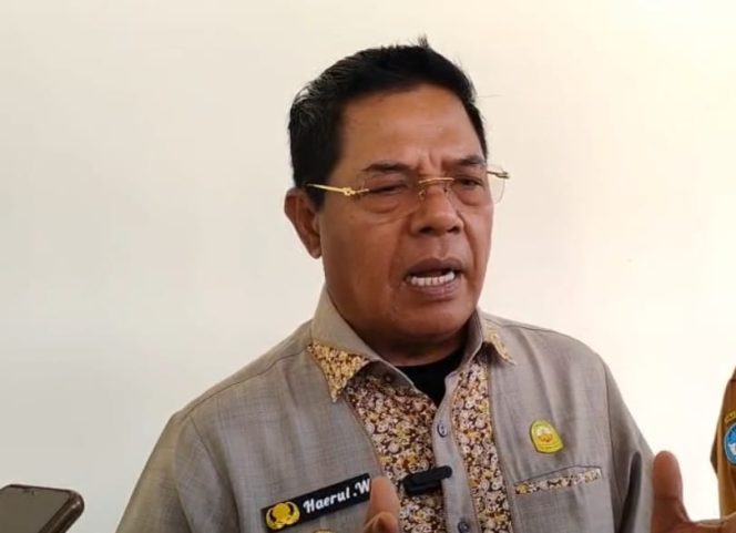 
 Dua Pegawai Bapenda Lotim Dapat Hadiah Umroh Dari Bupati