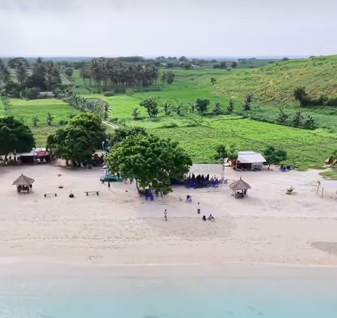 
 Foto: Pantai Kahona yang berada di desa sekaroh kecamatan jerowaru Lombok Timur 