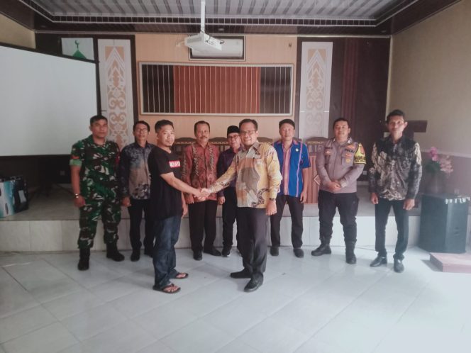 
 Foto : Kepala sekolah bersama orang tua siswa sepakat berdama dalam dugaan kasus Bullying