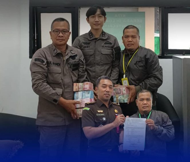 
 Salmukin Terdakwa Korupsi Chromebook Titip Uang Ke JPU