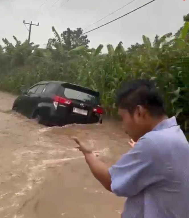 
 Foto : Banjir yang terjadi wilayah desa Kuang rundun kecamatan jerowaru lombok timur yang terjadi pada hari selasa (24/2)