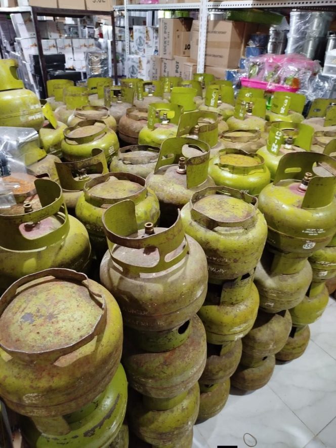 
 Foto : Kelangkaan Gas LPG 3 Kilogram terjadi di sejumlah wilayah, tanpak salah satu agen di wilayah selatan yang belum mendapat pasokan hingga hari selasa (31/03)