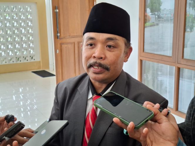 
 Dikbud Lotim Larang Sekolah Jual Seragam Jadi Syarat Daftar Ulang Siswa Baru