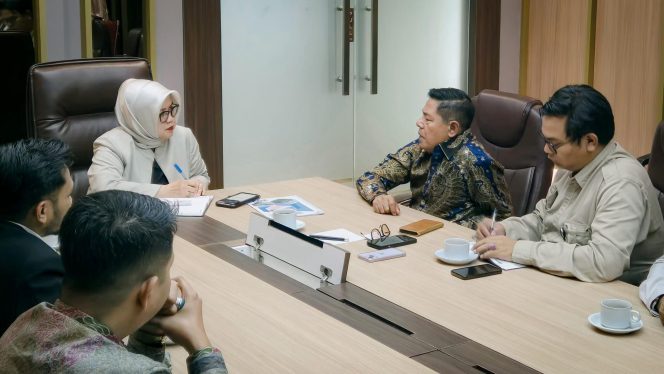 
 Foto : Bupati Lombok Timur H. Haerul Warisin pada Kamis (26/3) melakukan audiensi dengan Pelaksana Tugas (plt.) Deputi II Bidang Perekonomian dan Pangan Kantor Staf Presiden (KSP) Popy Rufaidah
