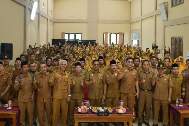 
 Bupati Lotim Haramkan Terima Uang dalam Pengangkatan Pejabat