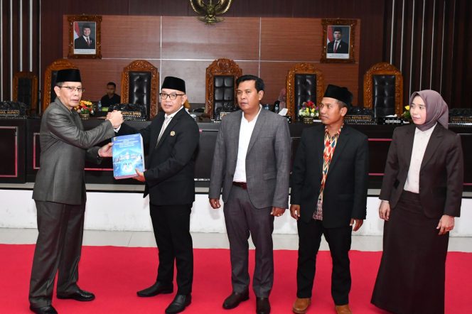 
 Sampaikan LKPJ, Wabup Lotim Tekankan Digitalisasi 