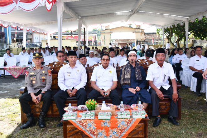 
 Bupati Lotim Ultimatum ASN Yang Sibuk Pencitraan di Medsos