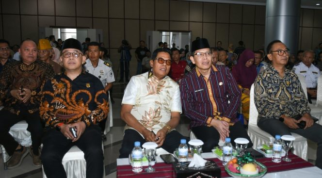 
 Foto : Bupati lombok timur H Haerul Warisin dan Wakil Bupati lombok timur H Edwin Hadiwijaya dan juga Ketua DPRD lombok timur tengah menghadiri Musyawarah Perencanaan Pembangunan (Musrenbang) Rencana Kerja Pemerintah Daerah (RKPD) Tahun 2027, Kamis (9/10) di Ballroom Kantor Bupati